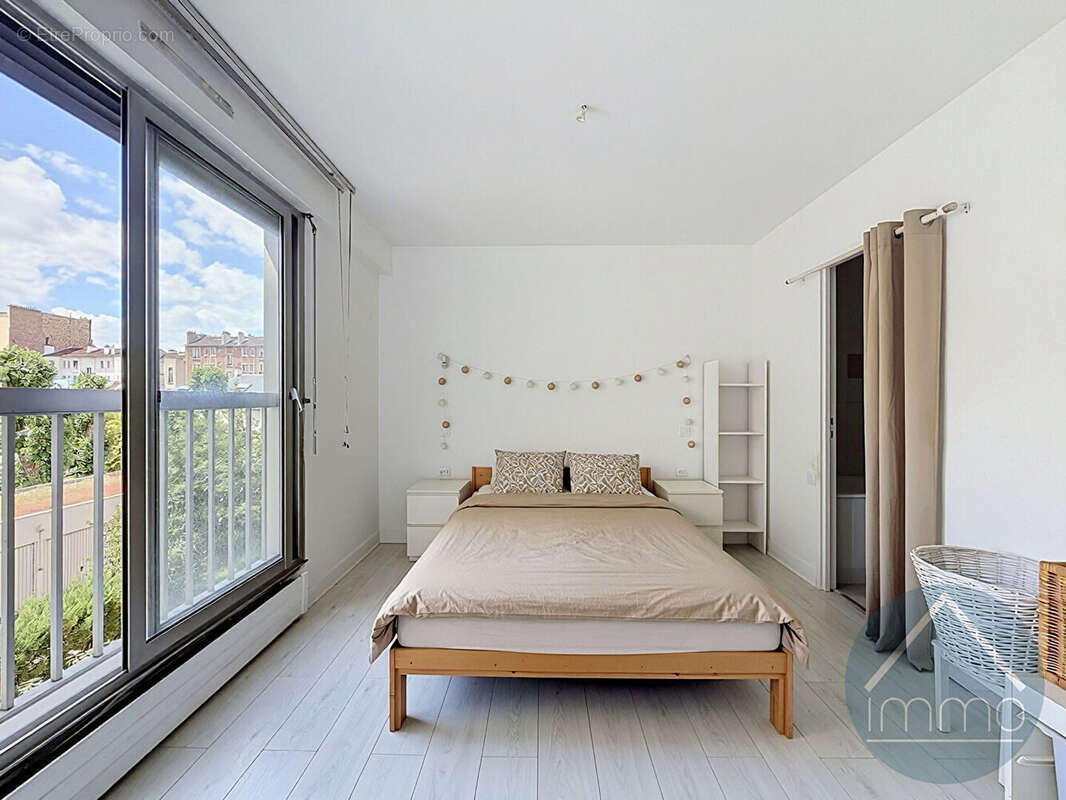 Appartement à COURBEVOIE