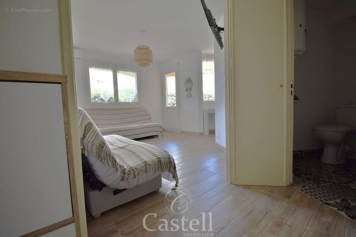 Magnifique appartement rénové en rez de jardin, à quelques pas du port.... - photo 6