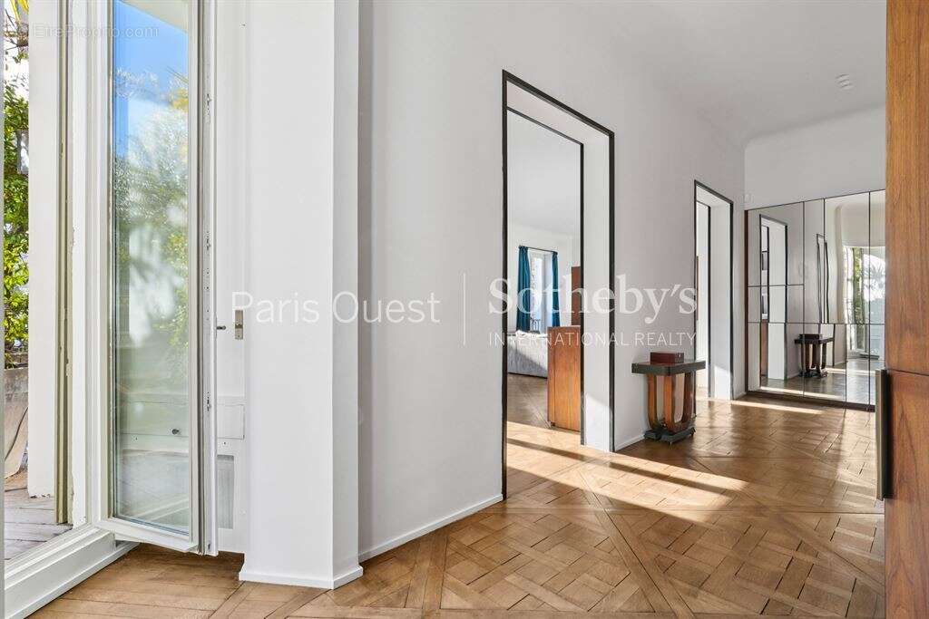 Appartement à NEUILLY-SUR-SEINE