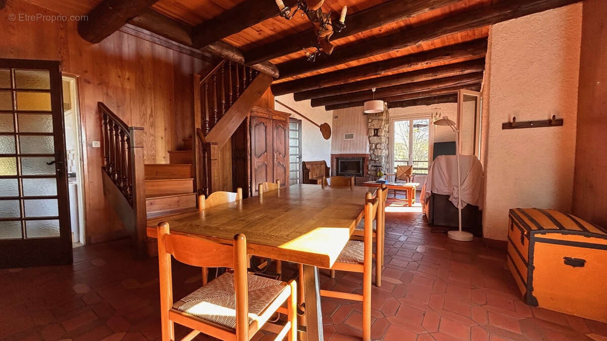 Maison avec terrain sur une parcelle de 5.610 m2 - photo 5
