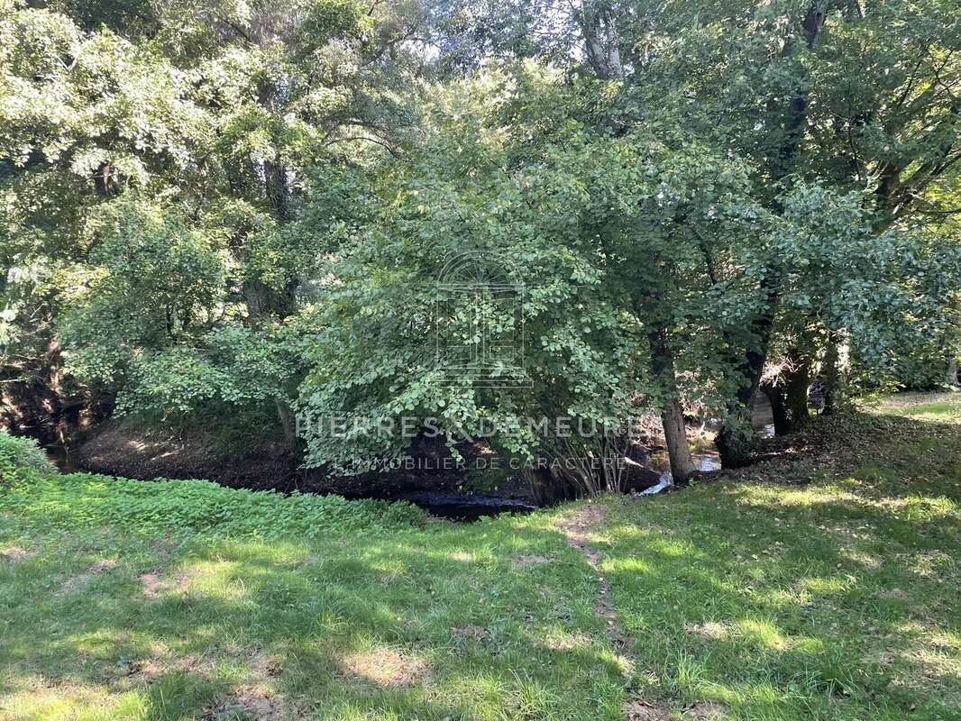 Maison à SAINT-BONNET-TRONCAIS