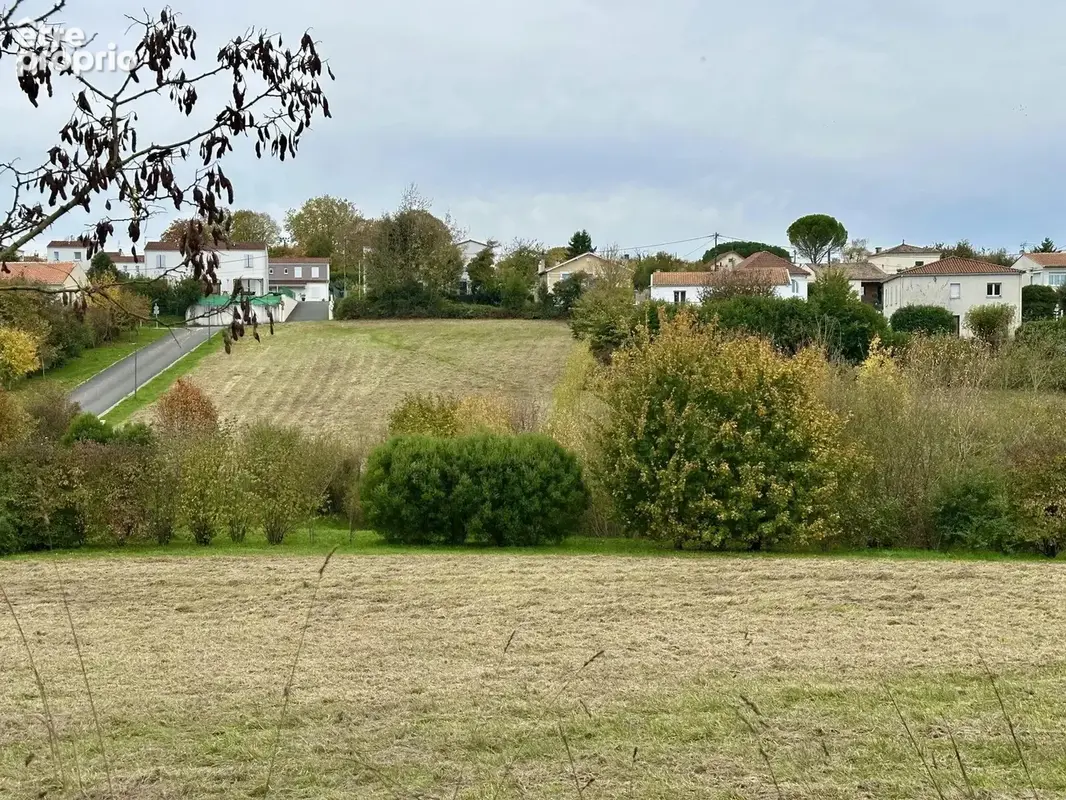 Terrain 603 m² à vendre à Saintes (17100) - photo 2