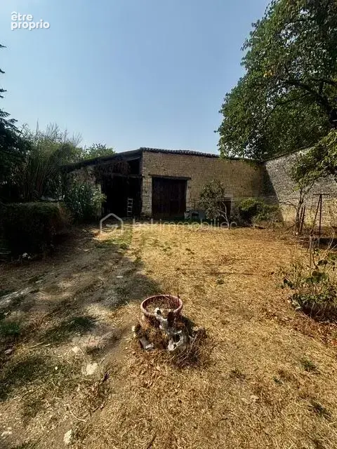 Maison de village à rénover 5KM de Ruffec Beau potentiel - photo 8