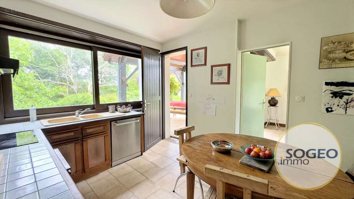 Villa de 160m² sur 3400m² arborés - photo 6