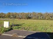 Terrain à CAZERES-SUR-L'ADOUR