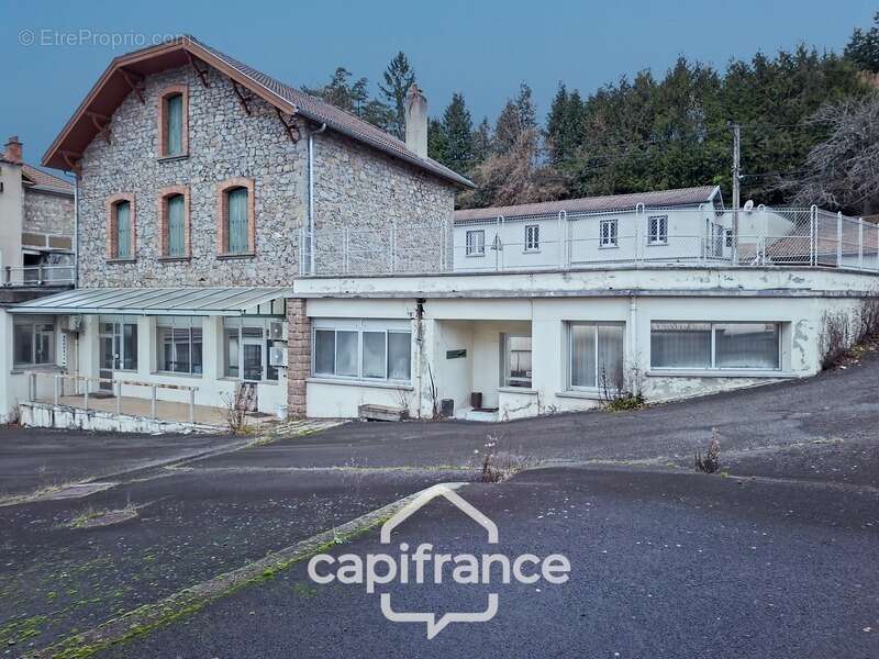 Commerce à CELLES-SUR-DUROLLE