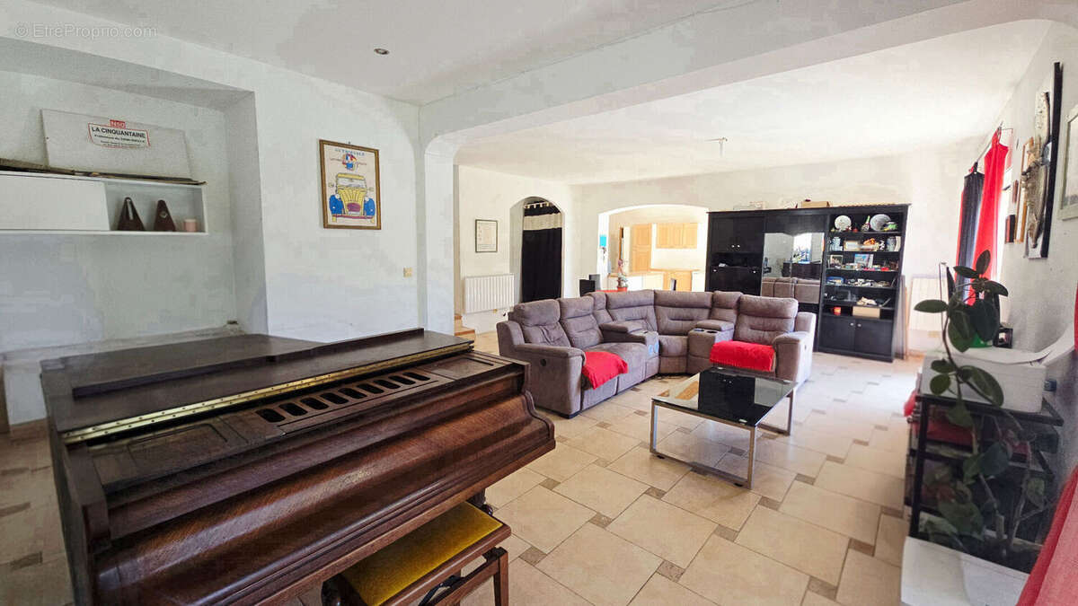 Villa Lirac - 6 pièces - 157 m² + Garage de 80 m² - photo 2
