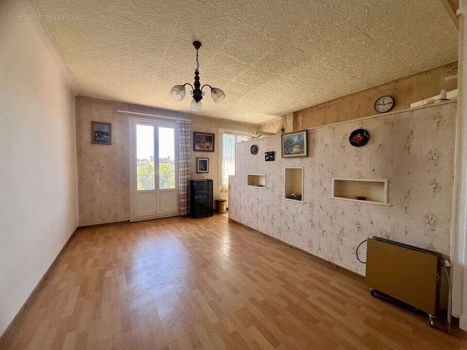 Séjour t3 avec balcon clairimmo blancarde - Appartement à MARSEILLE-4E