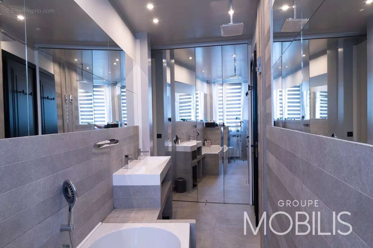 Appartement à PARIS-17E