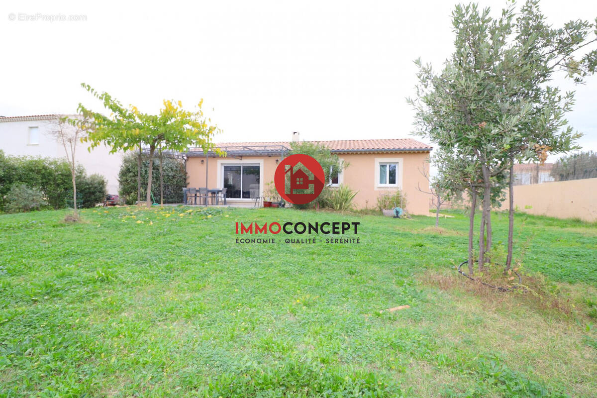 Maison à LAUDUN-L'ARDOISE