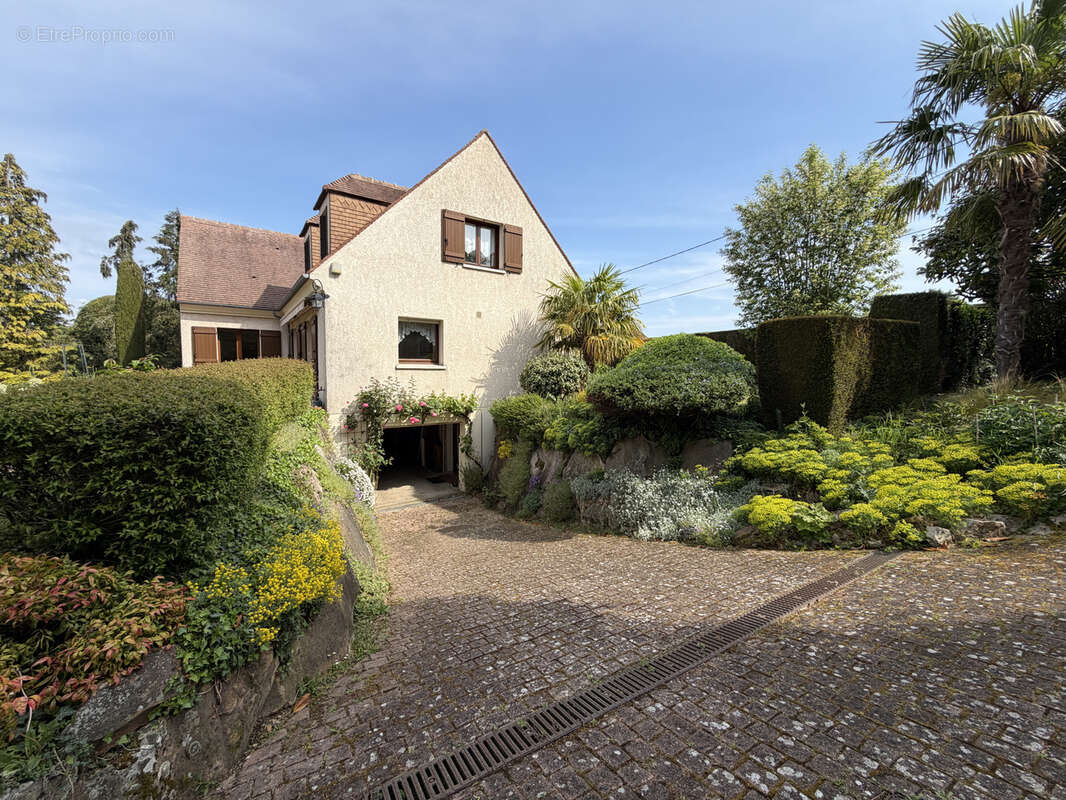 Maison à HOUDAN