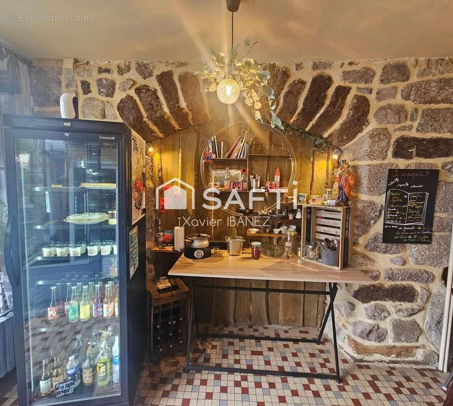 Photo 6 - Commerce à SAUGUES