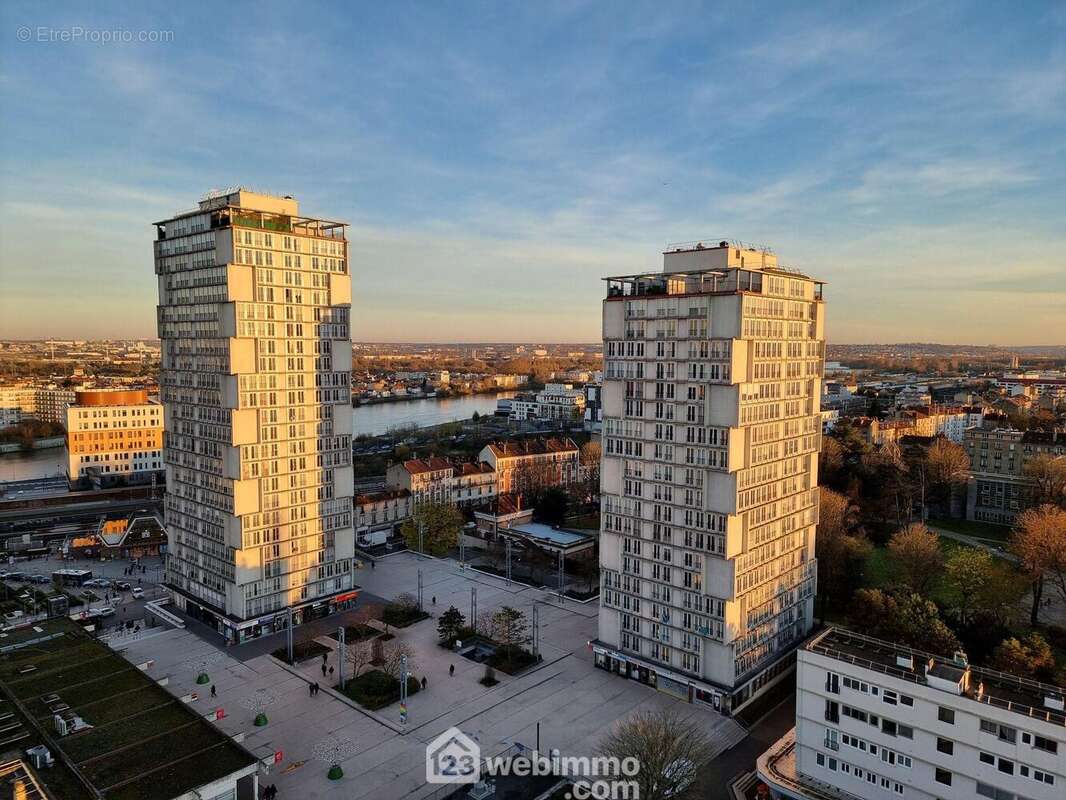 Orientation EST - SUD - Appartement à CHOISY-LE-ROI