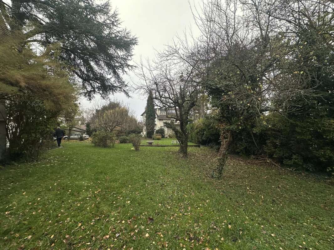 Terrain à NOISY-LE-GRAND