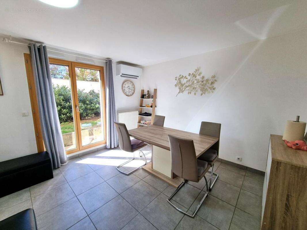 Appartement à MEYZIEU