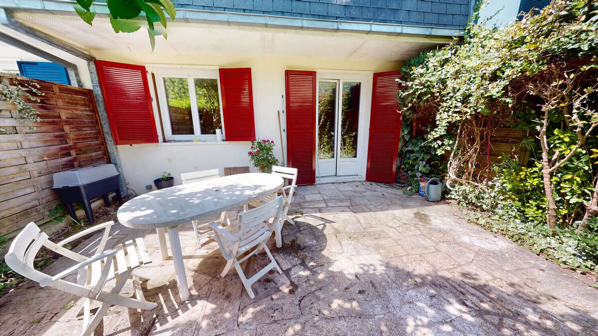 Maison à MENNECY