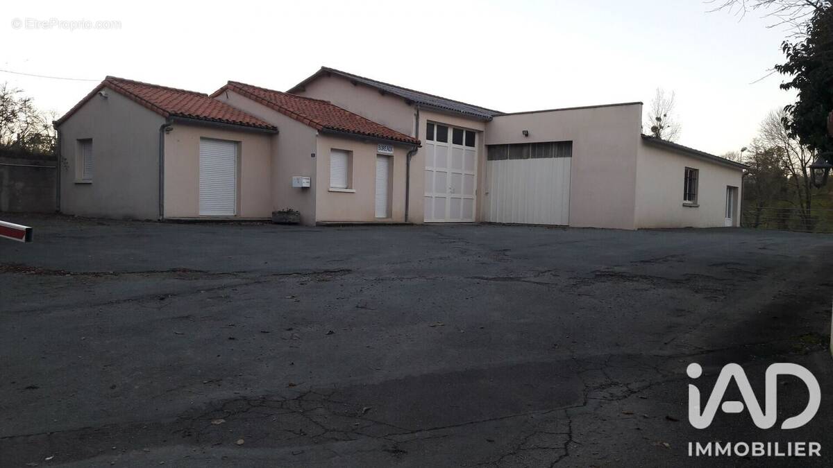 Photo 1 - Commerce à SAINT-PARDOUX