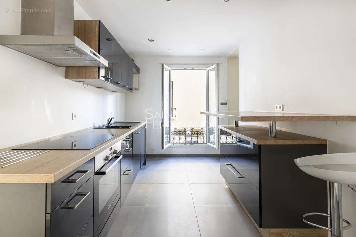 Appartement à PARIS-17E