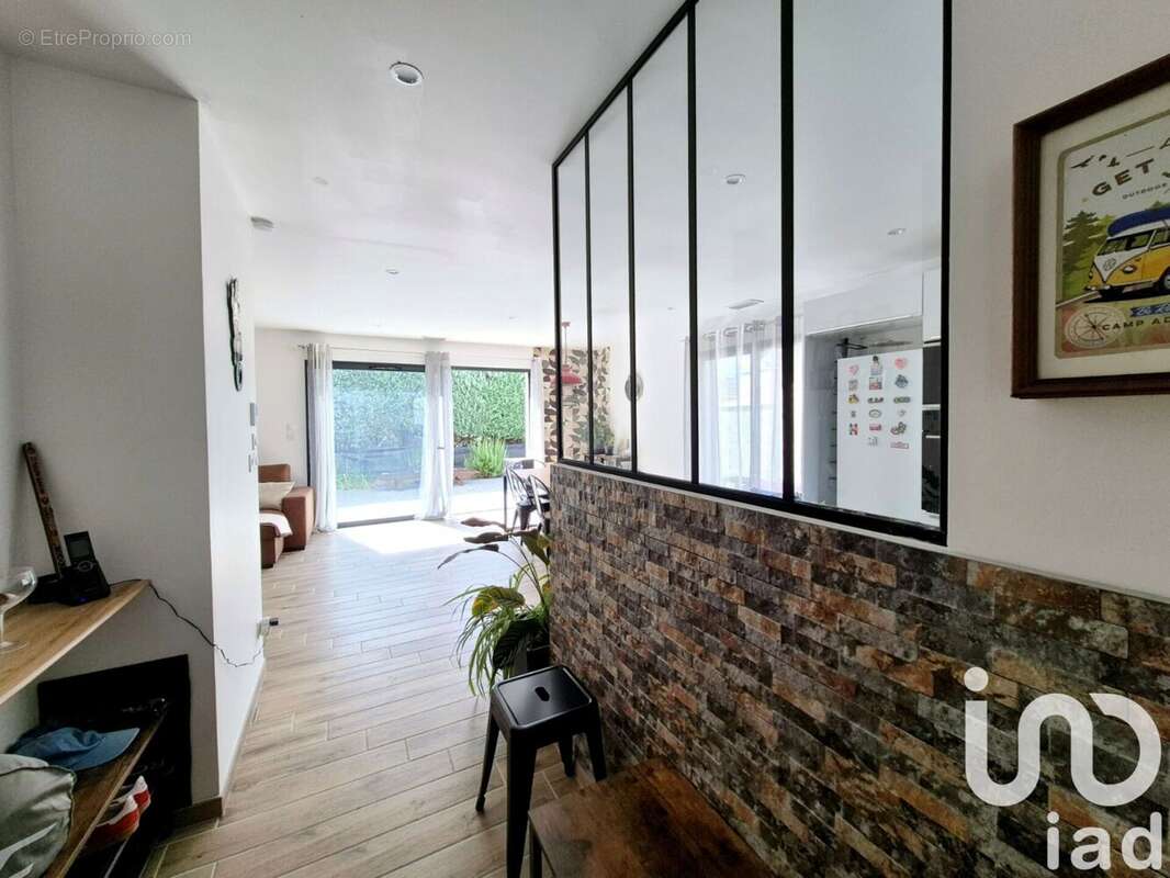 Photo 3