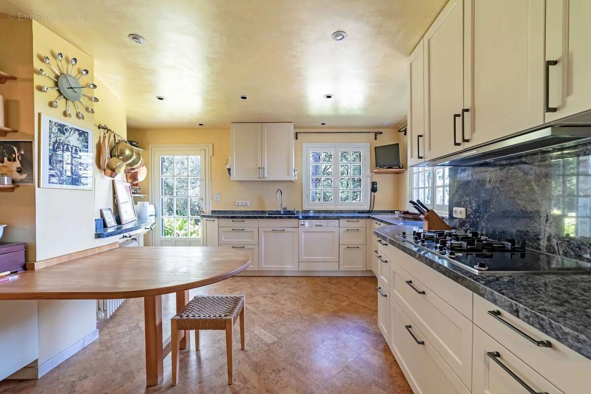 Maison à ROQUEFORT-LES-PINS