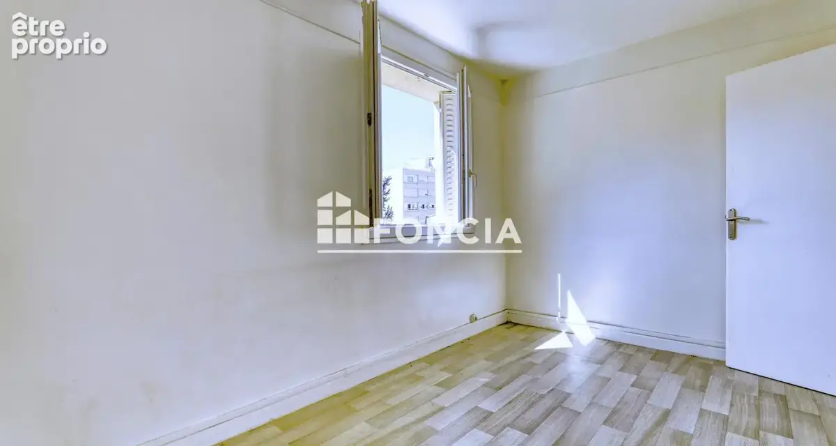 MONTROUGE – Deux pièces en étage avec ascenseur, au calme sur cour - photo 9