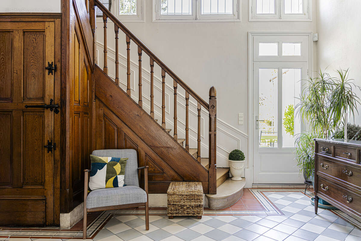 ORLEANS-DUNOIS- Elégante maison bourgeoise de 250m2 avec garage et jardin- - photo 6