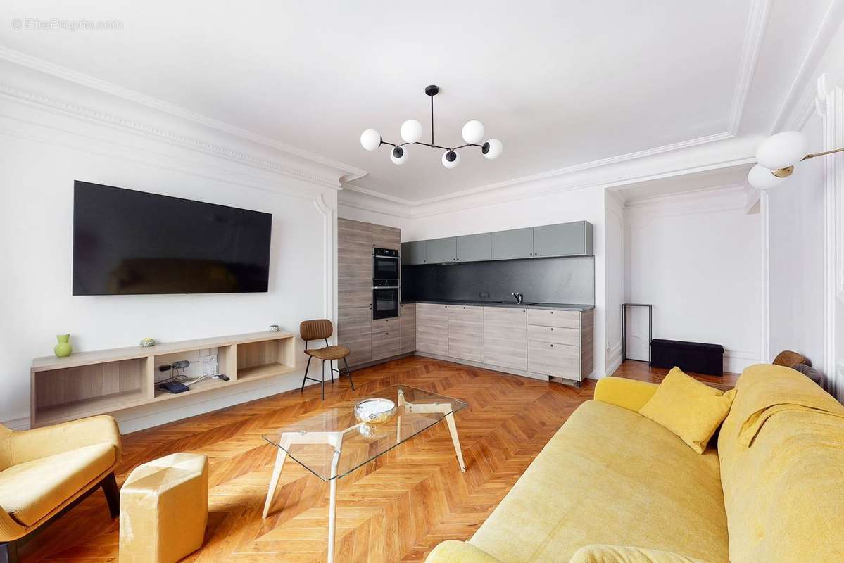 Appartement à PARIS-16E