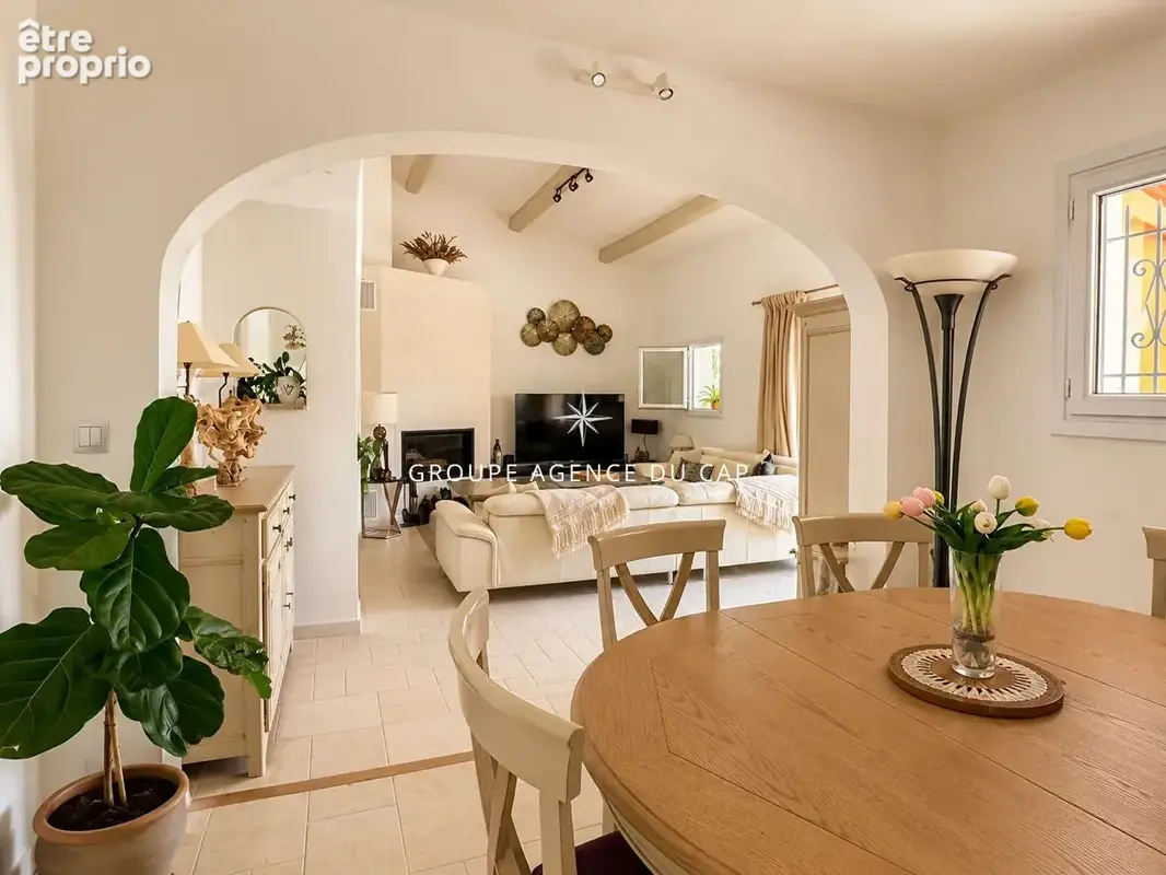 A vendre  la bouverie villa provencale plain pied piscine garage - photo 6