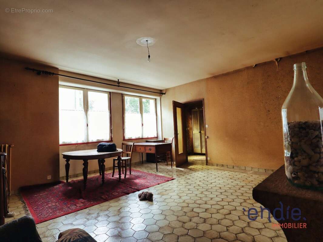 Maison familiale avec local commercial et appartement indépendant en centre bourg - photo 7
