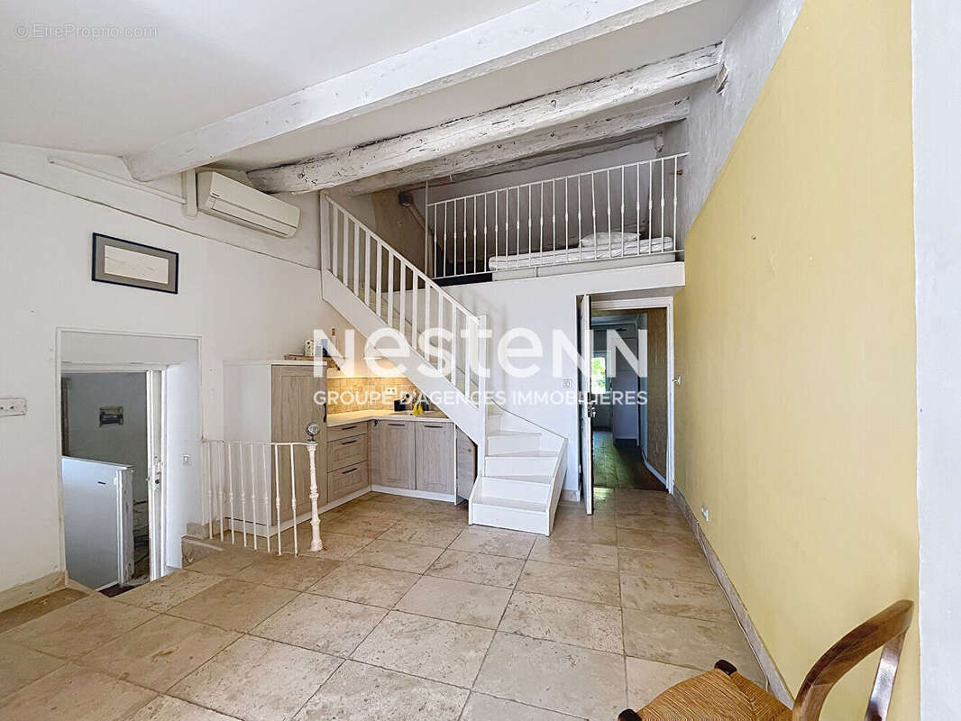 Immeuble à vendre à Saint-Rémy-de-Provence avec local commercial, appartement de 198 m², terrasse et cave - photo 8