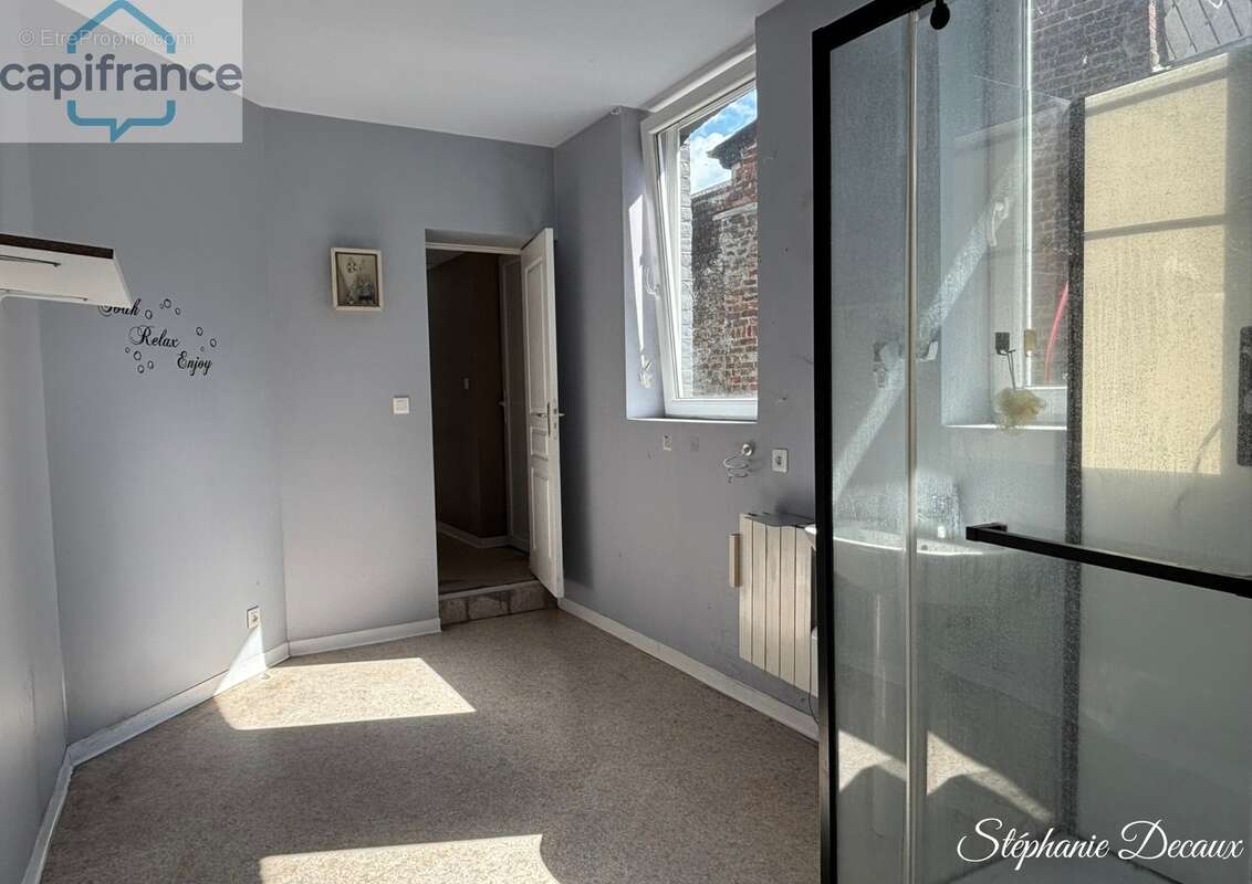 A VENDRE : Immeuble de caractère en plein cœur de Wignehies (59) – Place à votre imagination! - photo 6