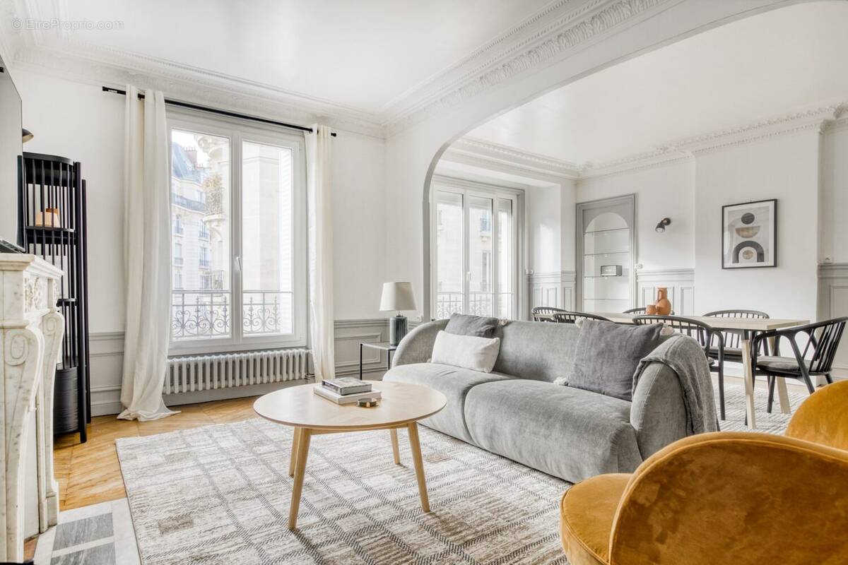Appartement à PARIS-14E