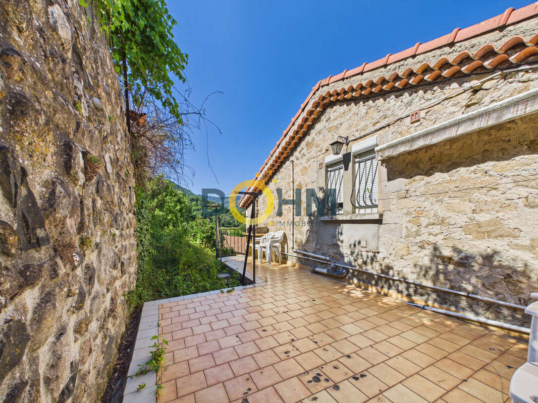 Maison de village avec grande terrasse, balcons et garage - photo 5