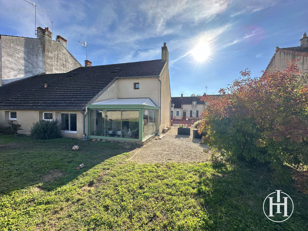 Maison à SAINT-AMAND-MONTROND