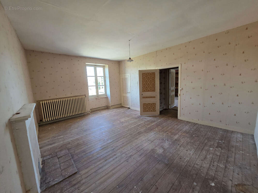 Maison à NEONS-SUR-CREUSE