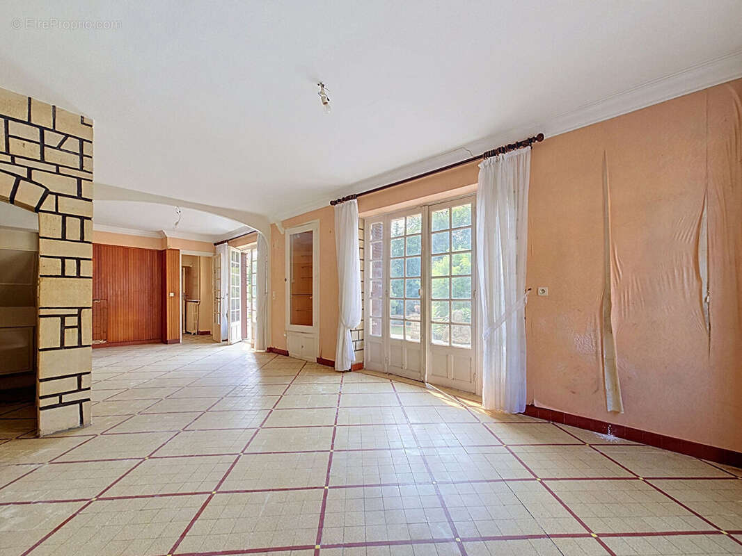 Maison Luzarches 8 pièce(s) 226.02 m2 - photo 3