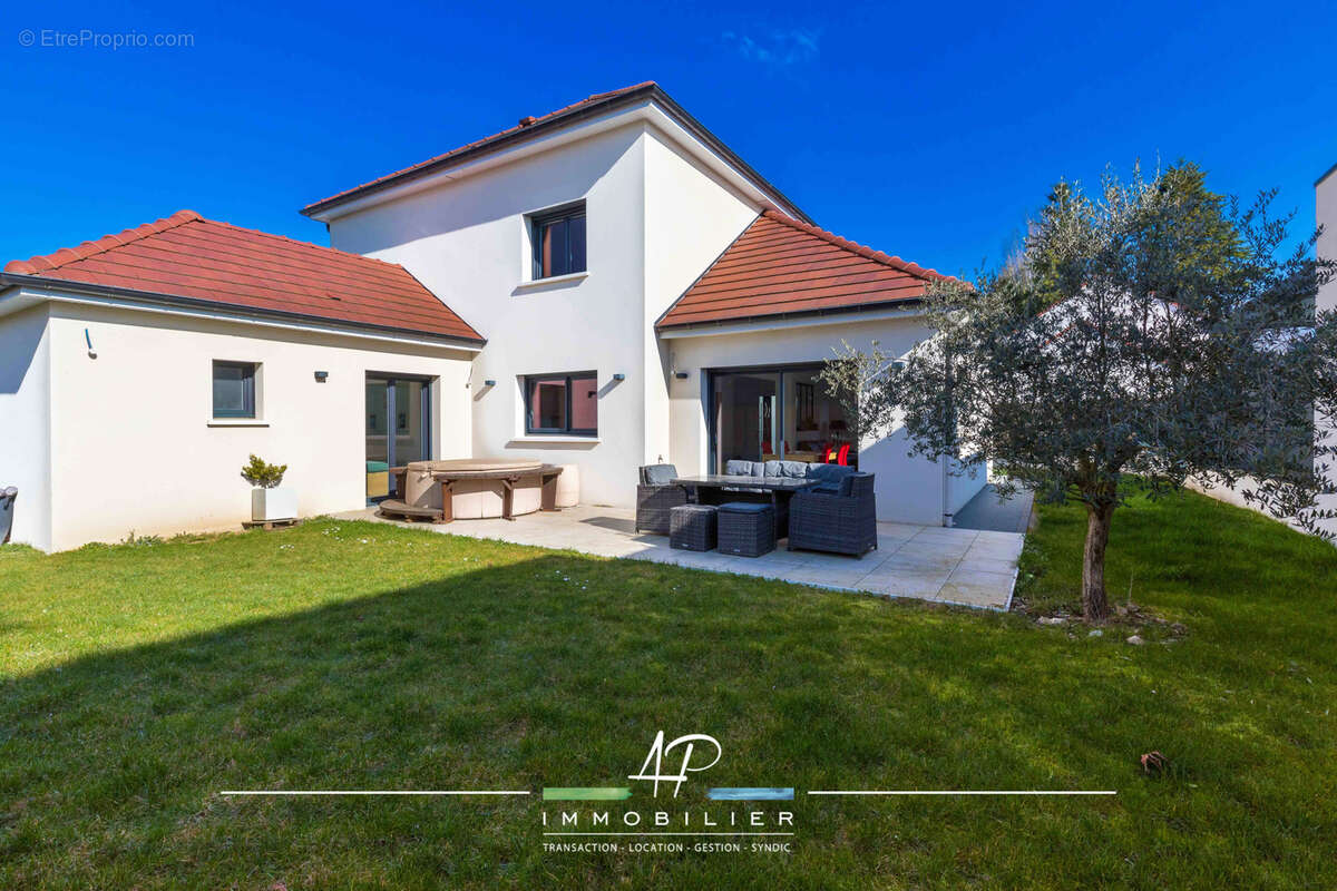 Maison à SAINT-JULIEN