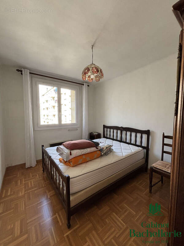 Appartement à MARSEILLE-4E