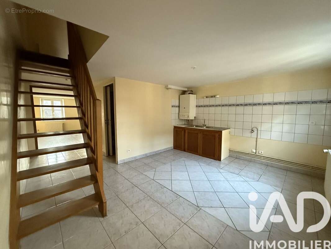 Appartement 500 m² à Sedan  - photo 2