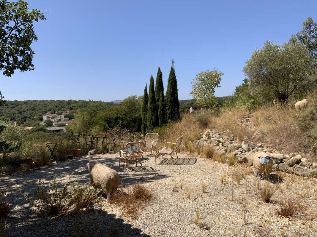 Villa d'architecte en position dominante de plain pied et sa vue panoramique. - photo 9