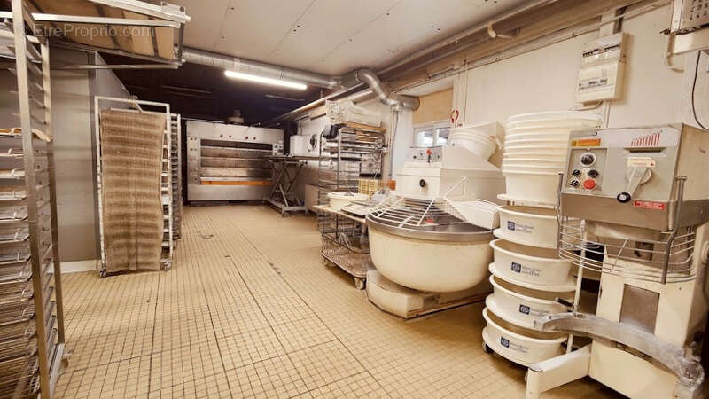 Commerce à ETAULIERS