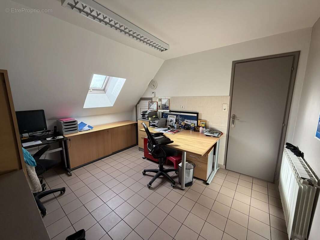 Commerce à LASSEUBE