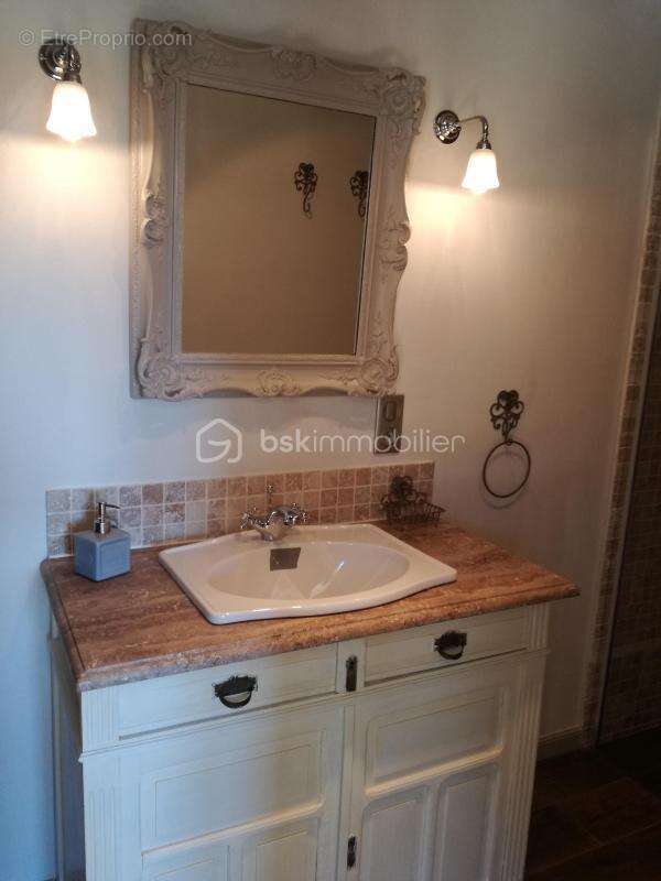 Maison à LUSSAS-ET-NONTRONNEAU