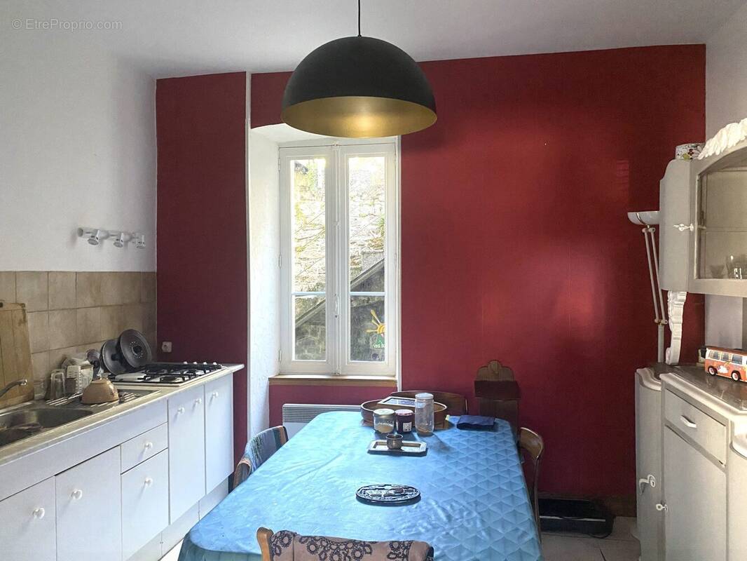 Maison à PEROLS-SUR-VEZERE