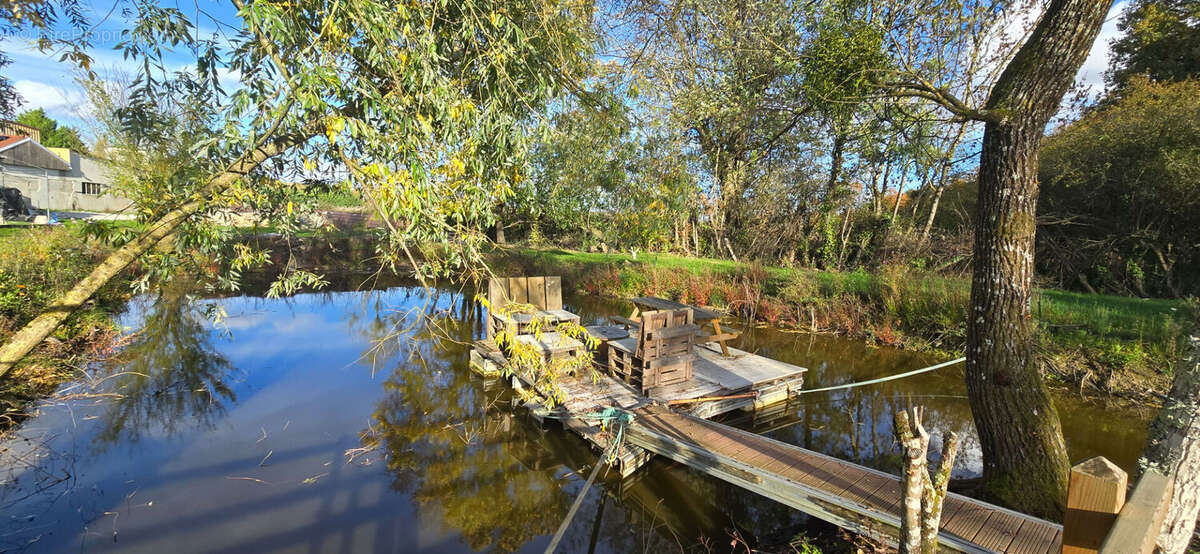 Terrain à MESNIL-SAINT-PERE