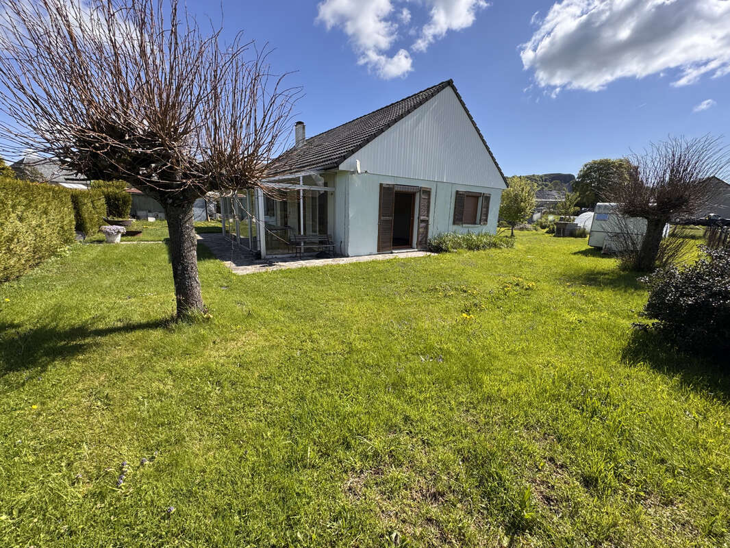 Maison à SEGUR-LES-VILLAS