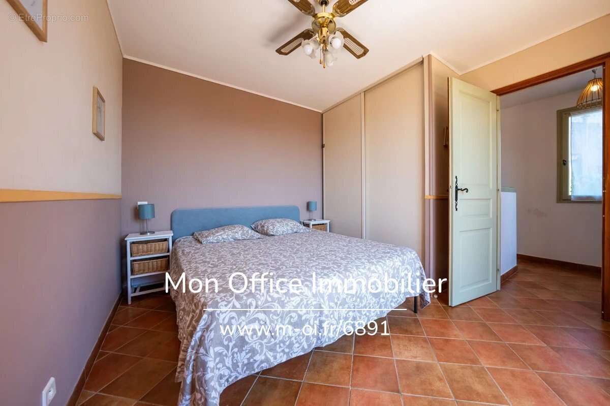 Référence : 6891-SJO - Maison provençale en pierre au coeur du village de St-Julien (83560): 4 chambres - véranda- piscine- cave - photo 18