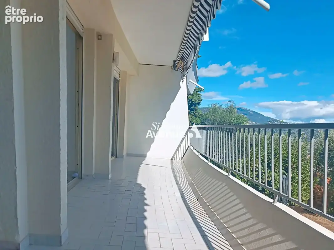 A vendre - Appartement Grasse 4/5 pièces de 92 m² avec terrasse et cave - photo 2