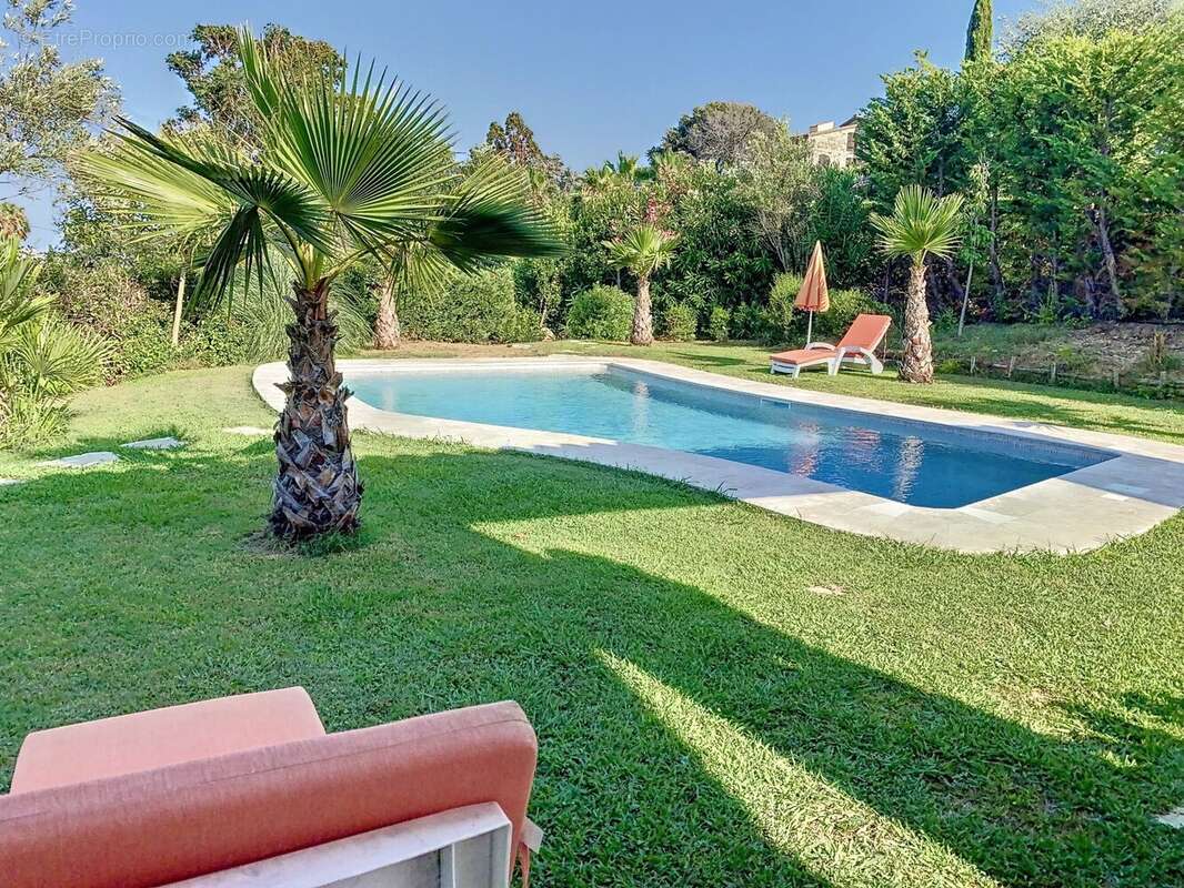 Maison à MANDELIEU-LA-NAPOULE