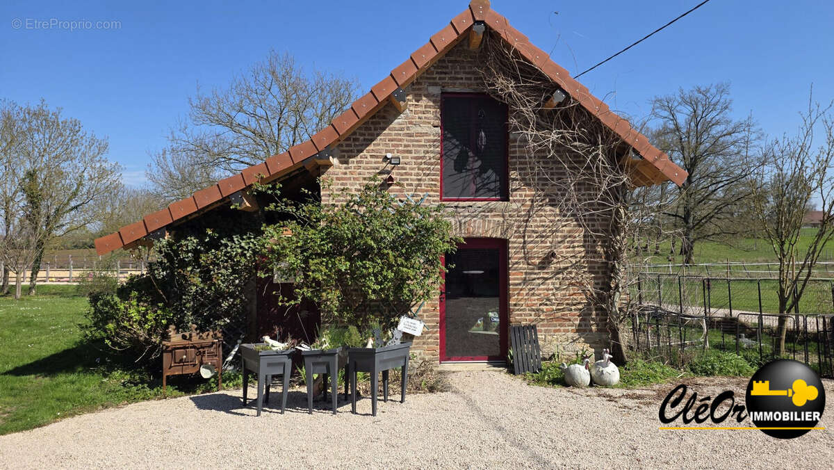 Maison à MOUTHIER-EN-BRESSE